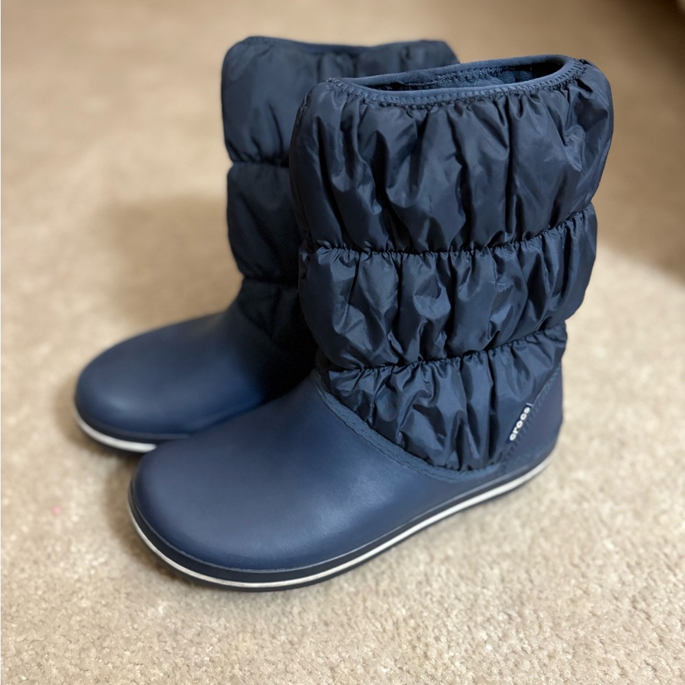 Navy Crocs Puff Boot - Women's 8 (fits like 7)